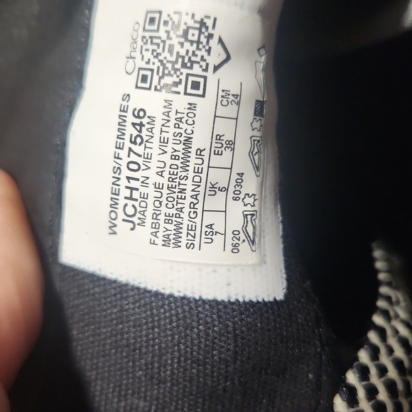 CHACO  WATERPROOF  Size 7. Black High-Top Women's Boots - Picture 15 of 15